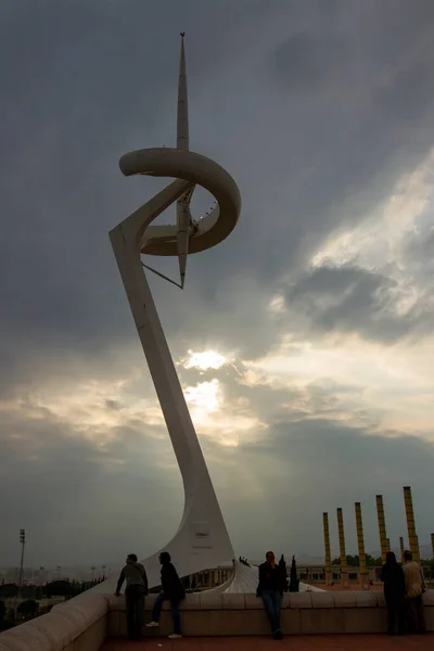 2010年2月5日 西班牙巴塞罗那 蒙特胡克通信塔 Montjuic Communications Tower 一座现代地标建筑 用来转播1992年夏季奥林匹克运动会的电视转播 它就像一个运动员拿着奥运圣火 — 图库照片