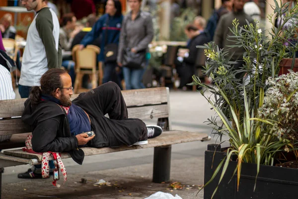 Paris Frankreich 2010 Ein Junger Obdachloser Mit Kapuzenpullover Turnschuhen Und — Stockfoto