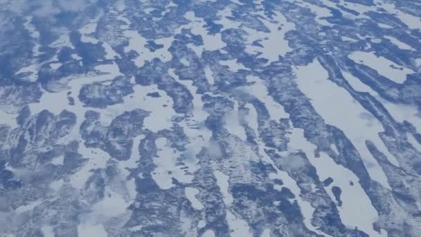 Vídeo Inverno Paisagem Congelada Norte Canadá Visto Janela Avião Contrafortes — Vídeo de Stock