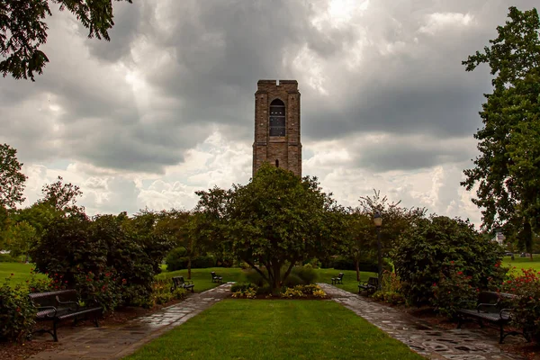 베이커 Joseph Baker Tower 카리용 Carillon 이미지를 박애주의자를 기념하기 베이커 — 스톡 사진