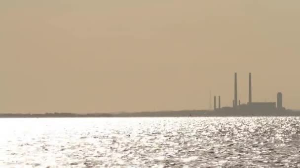 Filmaufnahmen Der Chesapeake Bay Einem Sonnigen Nachmittag Sonnenlicht Reflektiert Die — Stockvideo