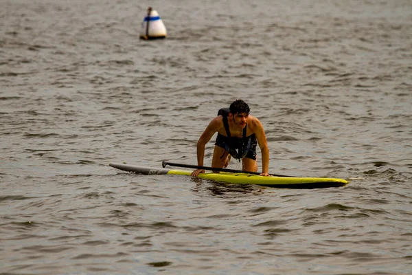 Annapolis 2020 Giovane Kayaker Inesperto Sta Cercando Risalire Suo Stand — Foto Stock
