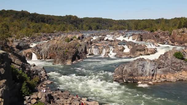 Lähikuva Näkymä Kasaantuva Vesi Suuri Falls Alueella Potomac Joen Kuva — kuvapankkivideo