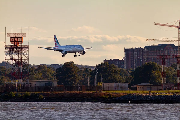 Washington Usa 2020 Airbus A321 Airplane American Airlines Landing Descending — Stock Photo, Image