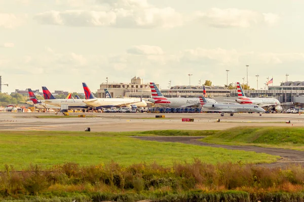 Washington Usa 2020 Obrázek Letadel Různých Leteckých Společností Čekajících Bran — Stock fotografie