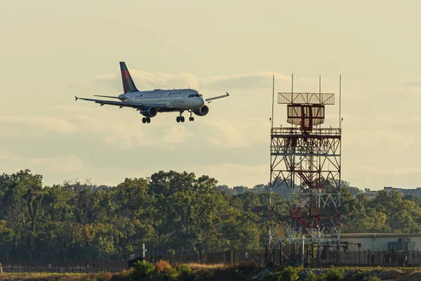 Washington Usa 2020 Letadlo Airbus A321 Společnosti Delta Airlines Přistává — Stock fotografie