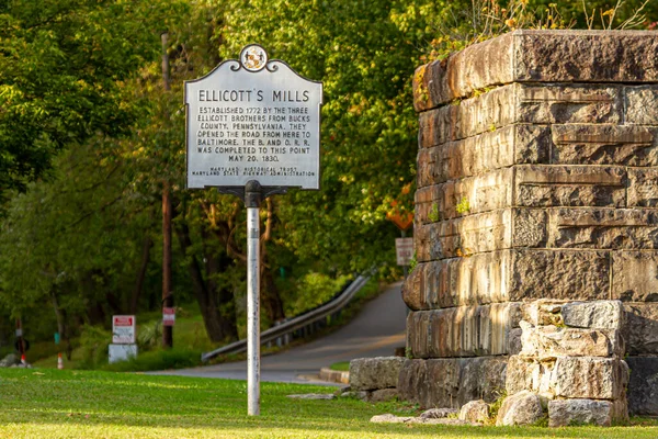 美国马里兰州奥莱拉市 Oella 2020年7月10日 一个标牌 标明美国历史上第一座商人面粉厂Ellicott Mills的废墟所在地点 它在国家史迹名录中 — 图库照片
