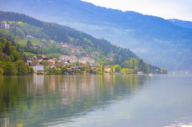 Göl Ossiacher See, Avusturya güneyinde carinthia gölde görünümünü
