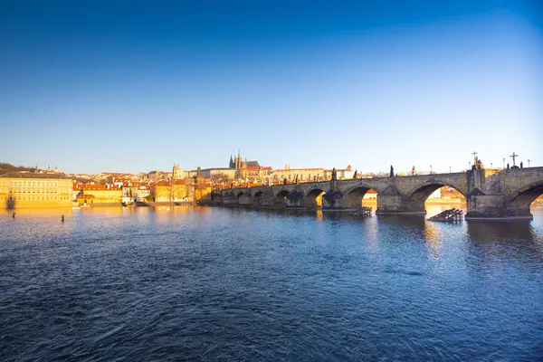 Karlsbron Och Prags Slott Över Floden Moldau Soluppgången Ljus Tidig — Stockfoto