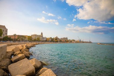 Bari, İtalya - 5.05.2018: Dolgu Güney kasaba Bari günbatımı zamanı, İtalya