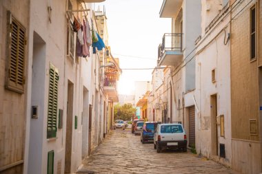 Pezze di Greco, İtalya - 6.05.2018: küçük bir kasaba Pezze di Greco günbatımı, İtalya İtalya Bari yakınındaki güneyde görünümünü