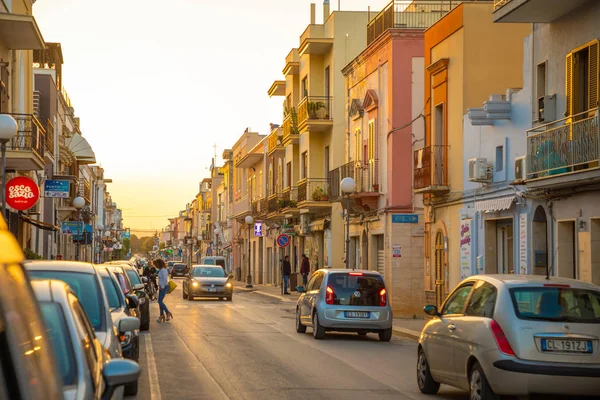 Pezze di Greco, İtalya - 6.05.2018: küçük bir kasaba Pezze di Greco günbatımı, İtalya İtalya Bari yakınındaki güneyde görünümünü