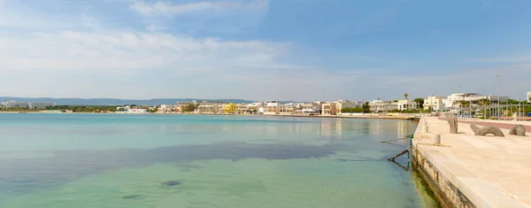 Panorama portu z cityview Torre Canne, Fasano w południe Włoch — Zdjęcie stockowe