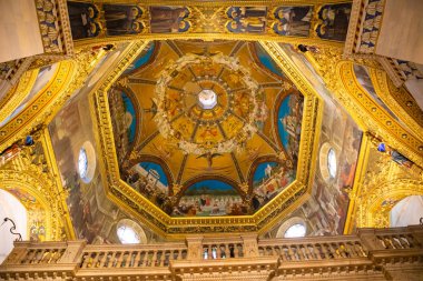 Loreto, Ancona, İtalya - 8.05.2018: İç bazilika Santa Casa Loreto İtalya içinde