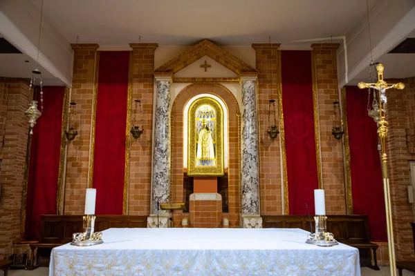Loreto, Ancône, Italie - 8.05.2018 : Statu Basilique de Santa Casa à Loreto, Italie — Photo