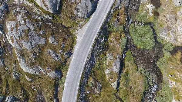 鸟瞰山和路对 Dalsnibba, 春天风景, 挪威 — 图库照片