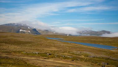 Bulutlar ve göller, Norveç manzara dağ Vadisi