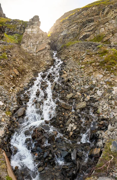 Primer plano hermosa cascada en Noruega — Foto de Stock