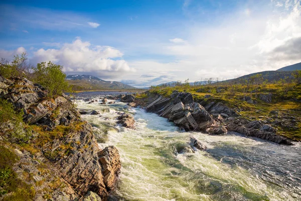 güzel bir Norveç nehir - nord Avrupa seyahat