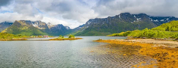 Krásná krajina přírody v Lofoten ostrovy, Norsko — Stock fotografie