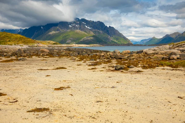 Krásná krajina přírody v Lofoten ostrovy, Norsko — Stock fotografie