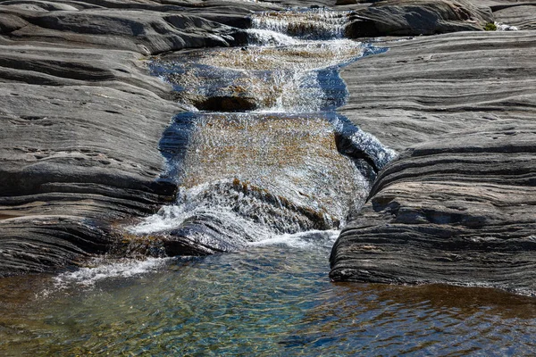 Close-up lindo riacho em Svartisen, Noruega — Fotografia de Stock