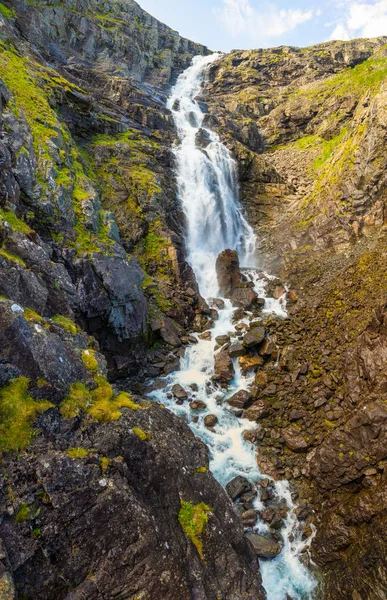 Stigfossen καταρράκτη στο δρόμο Trollstigen, Νορβηγία — Φωτογραφία Αρχείου