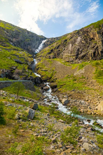 Cascade Stigfossen sur la route Trollstigen, Norvège — Photo