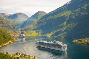 Geirangerfjord, Norveç - 26.06.2018: Cruise gemi üzerinde Geiranger fiyort yaz, Norveç