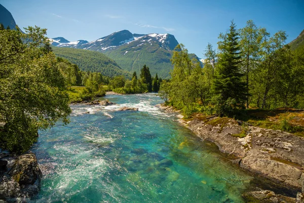 Güzel dağ nehir Trollstigen, Norveç — Stok fotoğraf