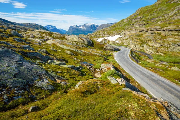 Vista aérea da montanha e estrada para Dalsnibba, paisagem de primavera, Noruega — Fotografia de Stock