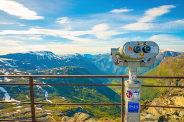 Dalsnibba, Norveç - 26.06.2018: Dürbün görünümü noktada Dalsnibba, görünümünü Gejranger fiyort, Norveç