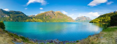 Oppstrynsvatn olan bir göl Sogn og Stryn belediyesinde Fjordane İlçesi, Norveç