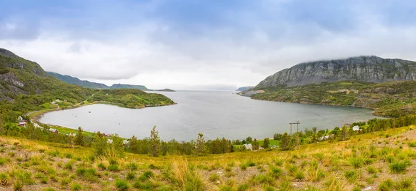 Panorama z pohledu přírody s fjord a hory, Norsko — Stock fotografie