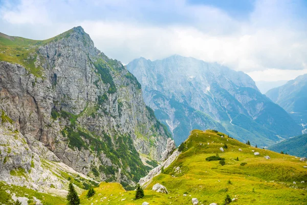 Panoramik Alps görünümünden Mangart eyer, Slovenya — Stok fotoğraf