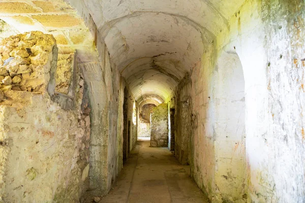 Sella Predil Gölü Predil ve Avrupa Alps, İtalya için Tarvisio dövülmesinin topçu