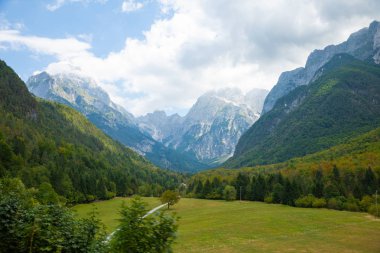 Alps Mangart eyer Slovenya için panoramik manzaralı yoldan