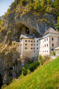 predjama kale mağarada postojna, Slovenya