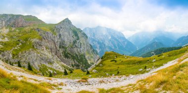 Panoramik Alps görünümünden Mangart eyer, Slovenya