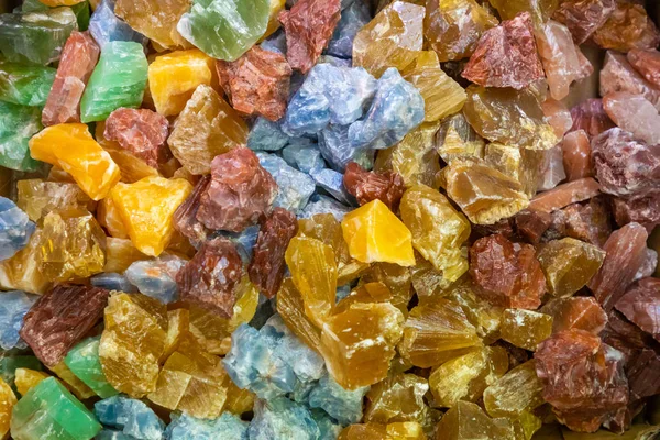 Vértes szemcsésedik-ból színes a kalcit kristályok — Stock Fotó