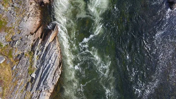 Vista superior do belo rio da montanha, Noruega — Fotografia de Stock