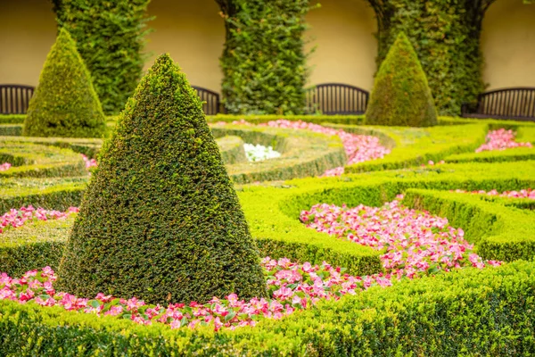 Jardim Vrtba ou Vrtbovska zahrada na cidade velha de Praga, República Checa — Fotografia de Stock