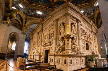 Loreto, Ancona, İtalya - 11.10.2018: İç tapınak Loreto üzerinden, Santuario della Madonna, ayrıntı Our Lady Kutsal Evi