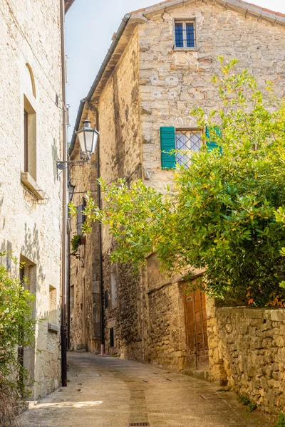 Typowe piękne uliczki małe San-Marino — Zdjęcie stockowe