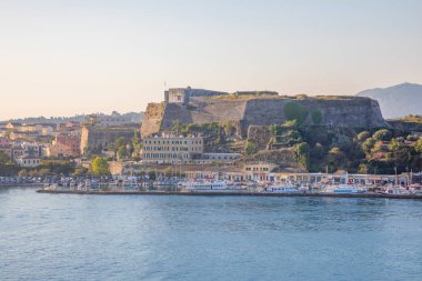 Corfu, Yunanistan - 16.10.2018: Neo Frourio, denizden Corfu, Ionian Islands, Yunanistan görülen Corfu town