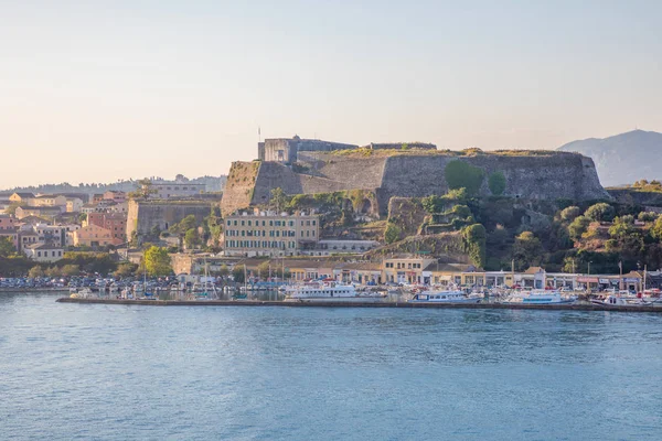 Corfu, Greece - 16.10.2018: Neo Frourio, The town of Corfu seen from the sea Corfu, Ionian Islands, Greece — Stock Photo, Image