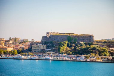 Corfu, Yunanistan - 16.10.2018: Neo Frourio, denizden Corfu, Ionian Islands, Yunanistan görülen Corfu town