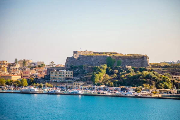 Corfù, Grecia - 16.10.2018: Neo Frourio, La città di Corfù vista dal mare Corfù, Isole Ionie, Grecia — Foto Stock