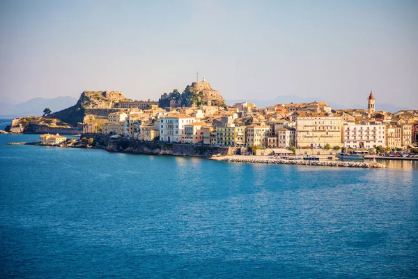 Corfu vista da cidade a partir da água, Grécia — Fotografia de Stock