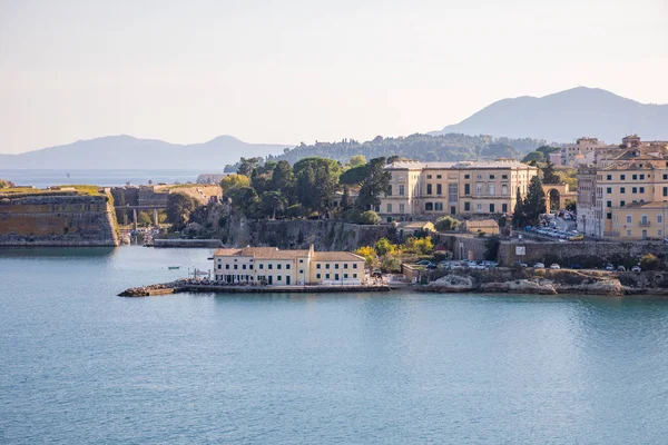 Corfu vista da cidade a partir da água, Grécia — Fotografia de Stock